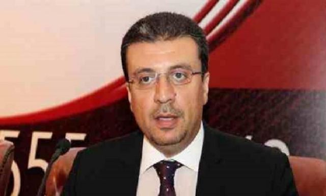 بالفيديو.. عمرو الليثي يمزح: حلقة الليلة تحت تهديد السلاح بسبب ”تخت باطي”