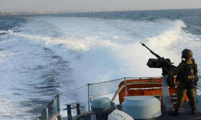 زوارق إسرائيلية تستهدف الصيادين شمال قطاع غزة