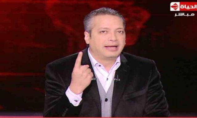 تامر أمين ساخرا من تحريم التظاهر في 25 يناير: ”طيب هو حلال يوم كام يا معالي الوزير 24 و27”