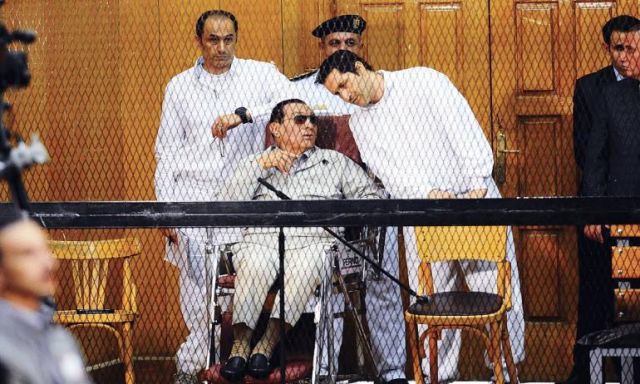 محكمة النقض تصدر حكمها اليوم فى طعن مبارك ونجليه بقضية القصور الرئاسية