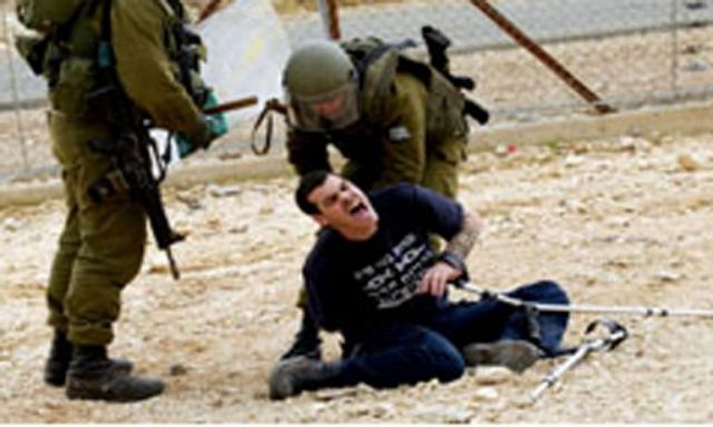 الإحتلال يعتقل أكثر من 15 فلسطينيا في الضفة الغربية