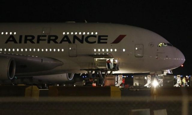 جثة مجهولة داخل تجويف عجلات طائرة ركاب تابعة للخطوط الفرنسية