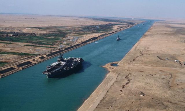 انخفاض إيرادات قناة السويس بسبب انخفاض أسعار النفط عالميا خلال العام المنقضى