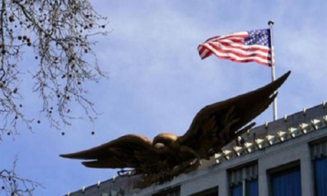 السفارة الأمريكية فى القاهرة تُحذر مواطنيها من وقوع أعمال عنف في ذكرى ”25 يناير”