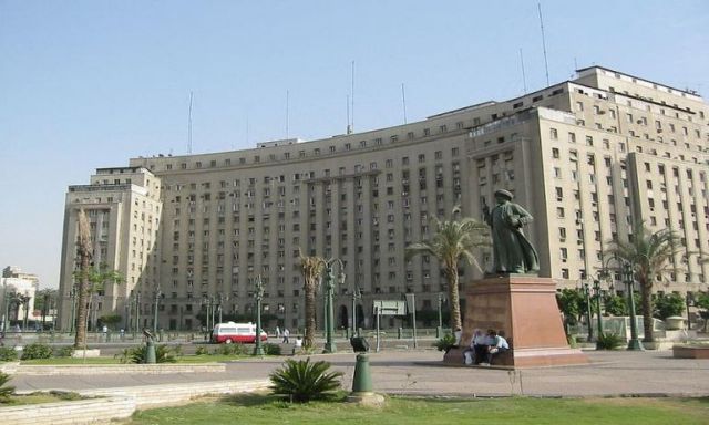 عاجل ..قوات الأمن تخلى ميدان التحرير من المواطنين