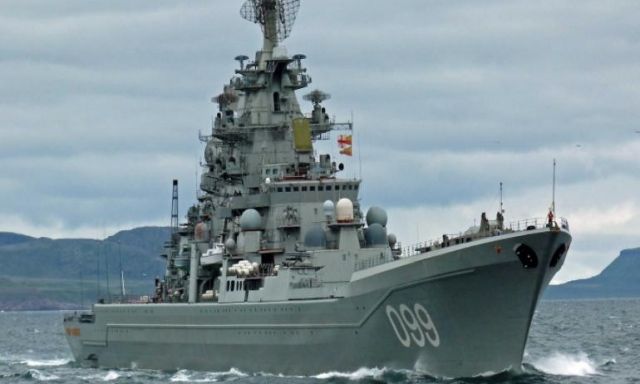 البحرية الايرانية تعترض سفينة حربية أمريكية