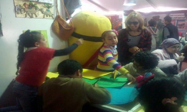 بالصور.. قصر ثقافة الطفل بجاردن سيتى ينظم ورشة عرائس للأطفال بمعرض الكتاب