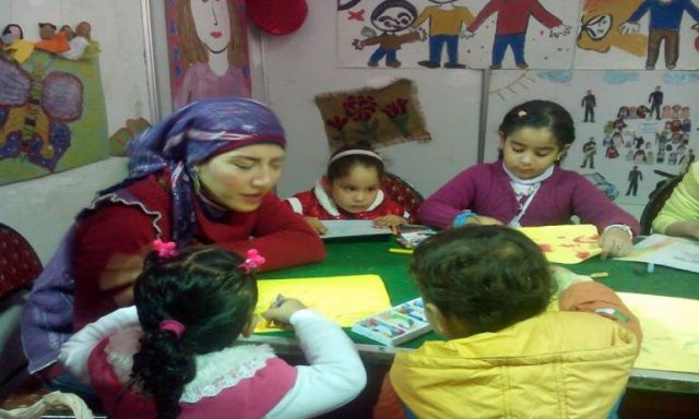 بالصور .. قصر ثقافة الطفل ينظم ورشة ليتيمات جمعية المبرة بمعرض الكتاب