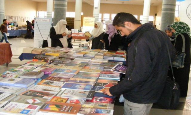 قصة المكتبات التابعة للحرس الثورى الايرانى بمعرض القاهرة الدولى للكتاب