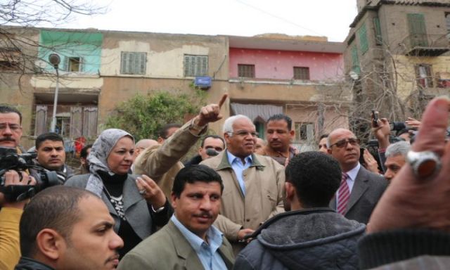 محافظ القاهرة يتعهد لسكان ”السيدة زينب” بتوفير مساكن بديلة لمتضررى مشروع الازالات