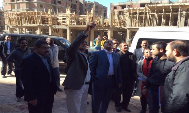 مدبولي يقوم بجولة بمدينة الشروق ويشدد على ضرورة الإسراع بتنفيذ وحدات ”دار مصر”