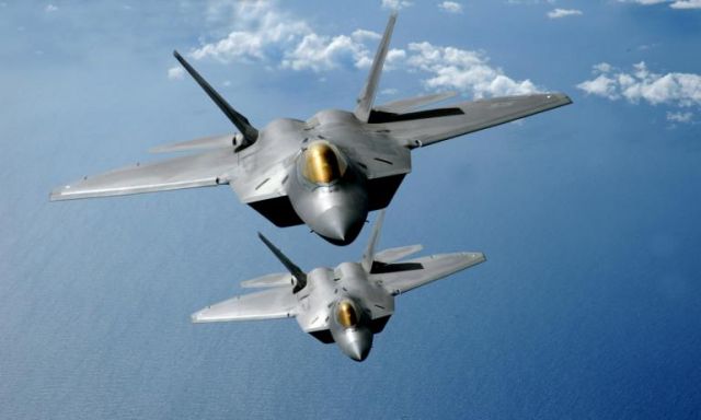 الولايات المتحدة ترسل أربع طائرات شبح من طراز “إف-22” إلى كوريا الجنوبية لمواجهة كوريا الشمالية