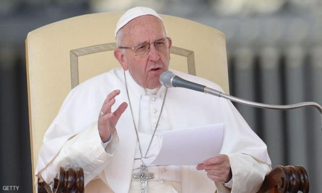 بابا الفاتيكان يناشد أوروبا فتح أبوابها للاجئين