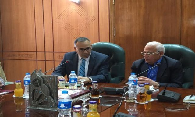 نائب وزير الإسكان للتطوير الحضرى يوقع اتفاقية لبناء 50 عمارة سكنية لأهالى عشوائيات بورسعيد
