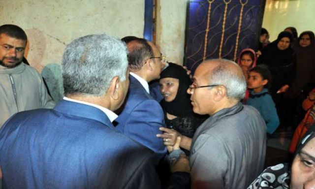 بالصور..محافظ القليوبية يتقدم جنازة الرقيب مصطفى محمد شهيد كمين الخصوص