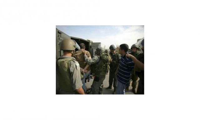 الجيش الإسرائيلي يعتقل فلسطينيين