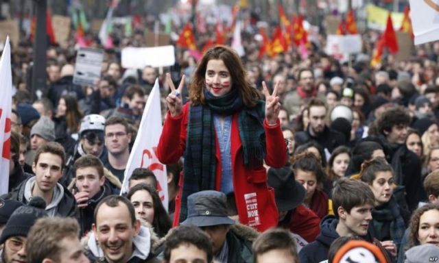 7 نقابات عمالية بفرنسا تدعو للاحتجاج علي قانون العمل