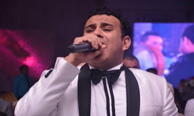 محمود الليثي يغني لـ ”آيتن عامر” فى ” شقة فيصل ”