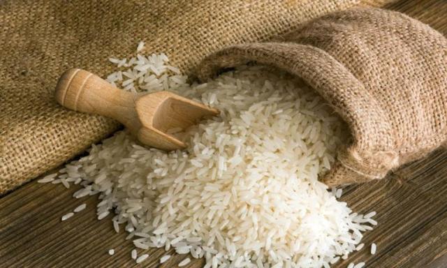 الحكومة تكشف حقيقة زيادة أسعار أرز التموين مع ارتفاع أسعار الحبوب عالمياً