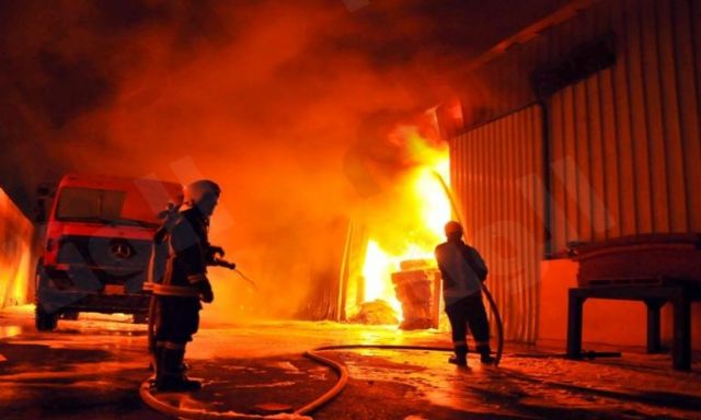 الحماية المدنية بأسيوط  تسيطر علي حريق نشب في 4 منازل بالغنايم دون إصابات