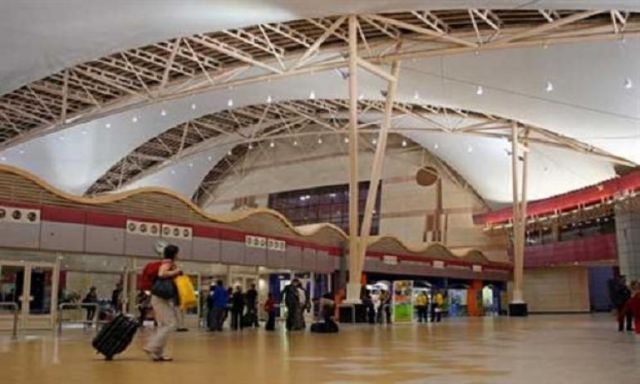 اليوم| مطار شرم الشيخ يستقبل نحو 2000 سائح.. ونسبة الإشغالات 25%