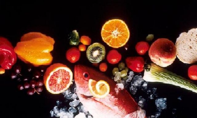 السمك والخضار والفاكهة يحاربون التقدم في العمر