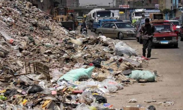 محافظة الجيزة تتعاقد مع شركات جديدة للقضاء على أزمة القمامة
