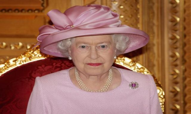 الملكة إليزابيث تُنعى ضحايا حادث أورلاندو: عزاؤنا وصلواتنا للمتضررين من الحادث