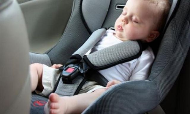 مخاطر إجلاس الطفل الرضيع في مقعد السيارة
