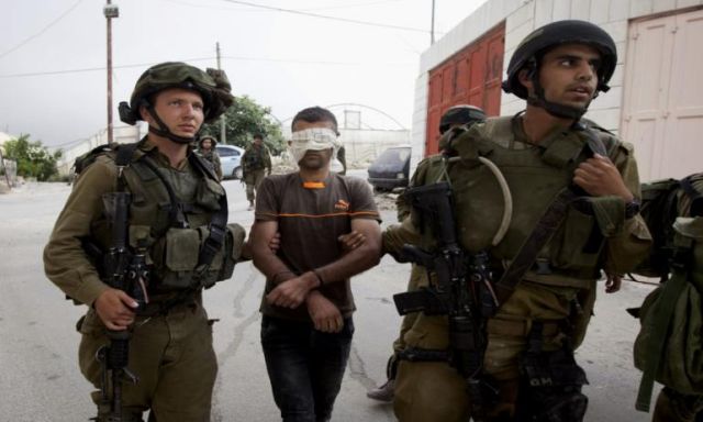 اعتقال 8 مواطنين فلسطينيين فى الضفة الغربية على يد قوات الاحتلال الإسرائيلى