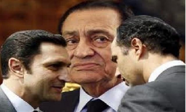 علاء مبارك فى حالة غضب بسجن طرة بعد اختيار والده ”جمال” مرافقا له فى المستشفى