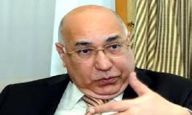 وزير المالية ينفى صلته بتهريب أموال التبرعات لصالح سوزان مبارك