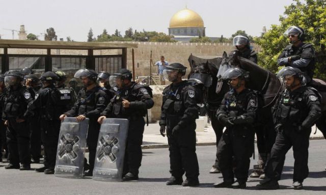 قوات الاحتلال الاسرئيلي تقتحم المسجد الأقصي وسط تكبيرات احتجاجية