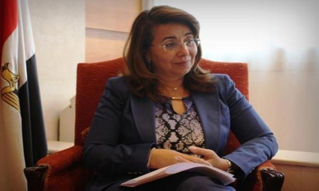 وزيرة التضامن تسلم 14 جمعية أهلية شيكات بقيمة 4.75 مليون جنيه
