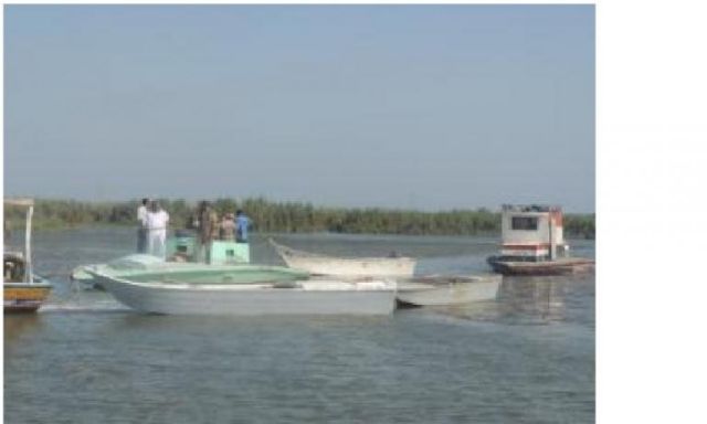شاهد بالصور.. حملة شرطة البيئة لضبط المخالفات الضارة بالثروة السمكية ببحيرة البرلس
