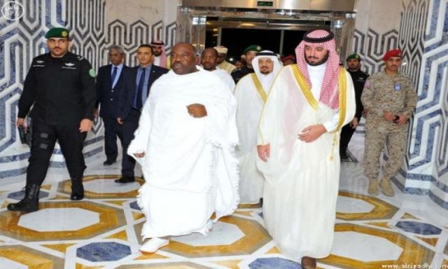 لأداء مناسك العمرة .. رئيس الجابون يصل السعودية منذ قليل