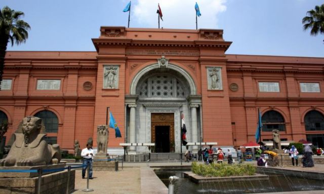 المتحف المصرى يشهد إقبالًا كبيرًا من المواطنين فى ثالث أيام عيد الفطر المبارك