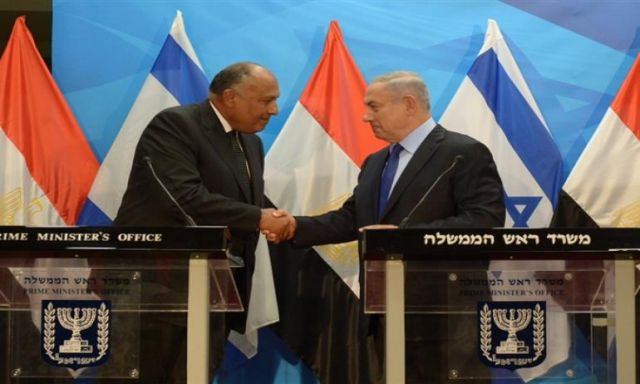 هاآرتس : مصر وافقت على استضافة محادثات مباشرة بين الإسرائيلين والفلسطينيين بالقاهرة