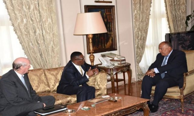 سامح شكري يبحث مع وزير السياحة الزيمبابوي العلاقات الثنائية