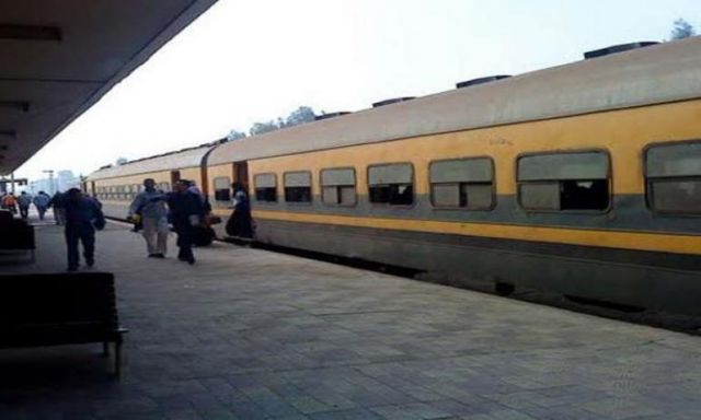 السكك الحديدية : لا وفيات أو إصابات في حادث سقوط عجلات أحد القطارات على خط الصعيد