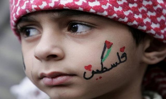 عرض ”من الذي أحرق العلم” بغزة يهز مشاعر الوطن العربي