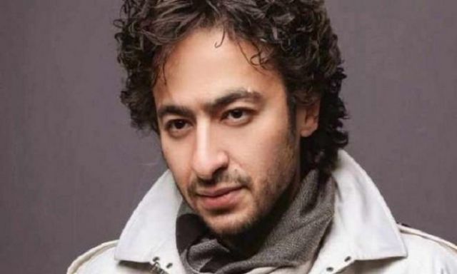 حماده هلال ينعي وفاة المخرج أحمد الفيشاوي