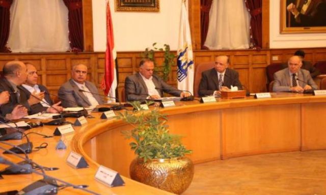 القاهرة تشن حملات مكثفة لإزالة الإشغالات بوسط البد