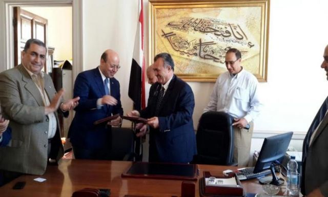 وزير التجارة والصناعة يبحث مع المفوض الأوروبي لسياسة الجوار تعزيز الشراكة بين مصر ودول الاتحاد الأوروبي
