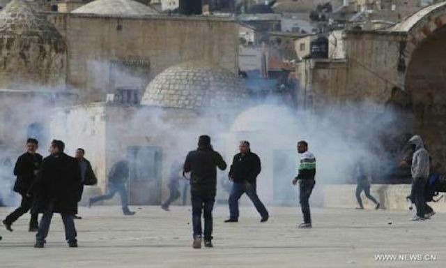 إصابة عدد من الفلسطينيين في مواجهات مع الشرطة الإسرائية بالقدس