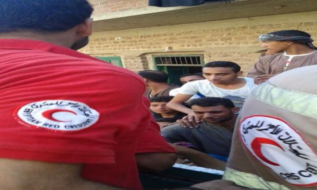 ”الهلال الأحمر ”يتدخل لإغاثة أهالي قرية حاجر أبو ليلة بسوهاج من السيول
