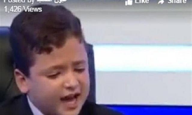 بالفيديو .. طفل لم يتجاوز الـ 6 سنوات يتلو القرآن الكريم بصوت رائع وجذاب