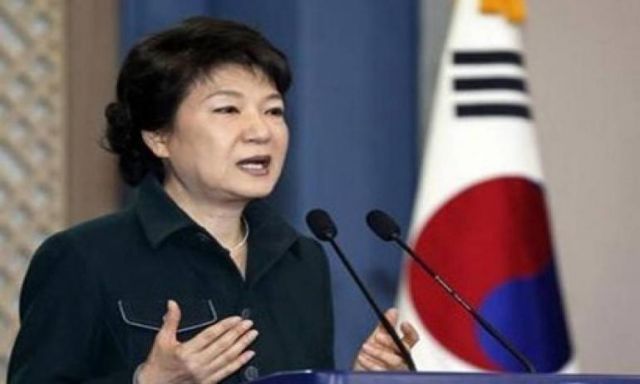 رئيسة كوريا الجنوبية تطلب من البرلمان أن يجد لها وسيلة للتنحى عن السلطة