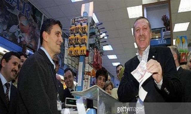 الرئيس التركي يحول كل أمواله من الدولارات إلي الليرة التركية