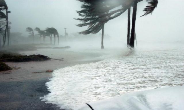 خطير ..حكاية اعصار دوجلاس الذى يهدد الولايات المتحدة بالفناء